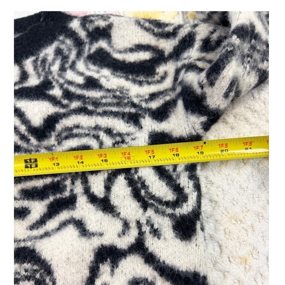 SO Goods For Life Zebra Print Pullover Sweater Women's Large Knit Cozy - Picture 7 of 12